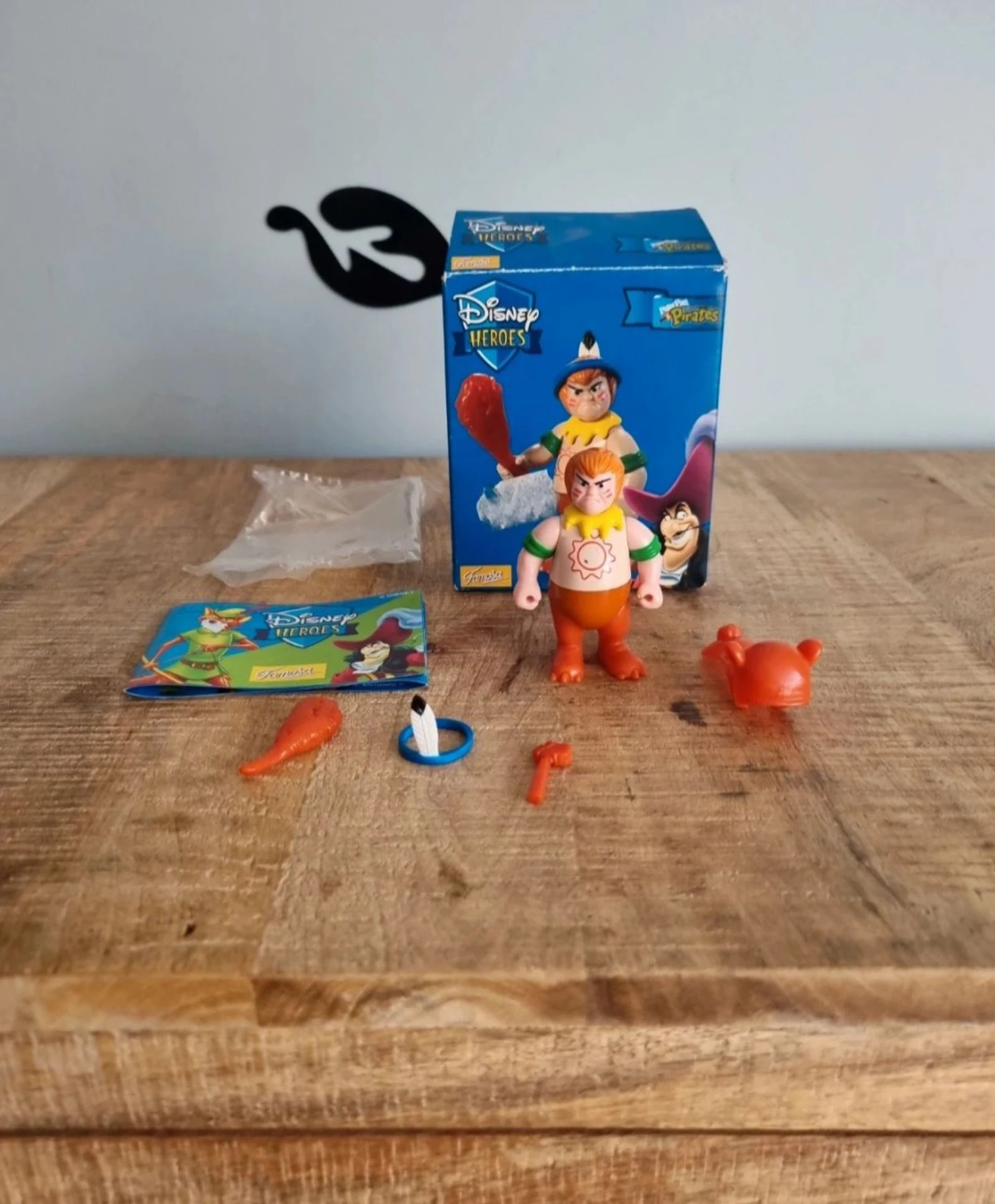 Figurine vintage Disney Heroes Peter Pan - Enfant Perdu (déguisé en indien)